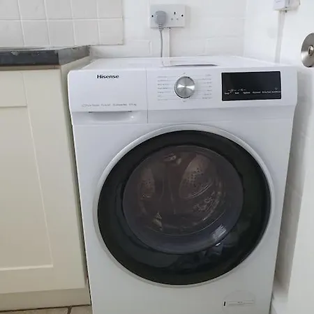 Holiday home Cheerful 3 Bedroom House With Spacious Garden *