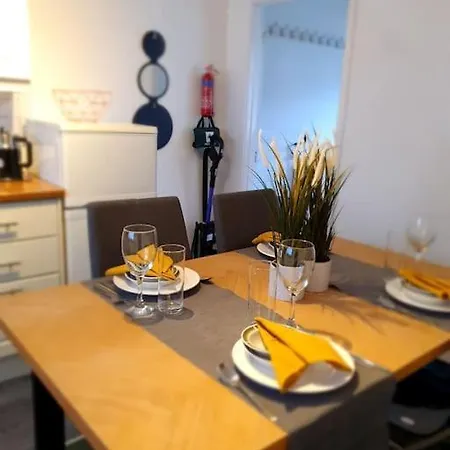 Cheerful 3 Bedroom House With Spacious Garden * Manchester