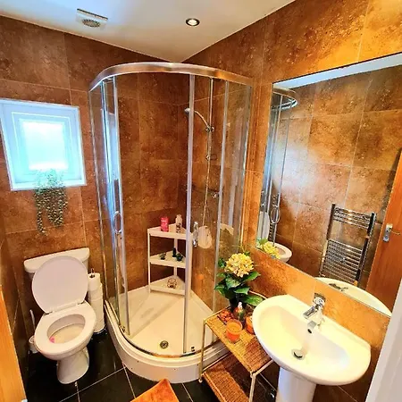 Full Flat-g Floor-private Kitchen/bathroom-parking Manchester