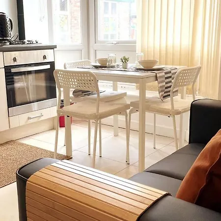 Full Flat-g Floor-private Kitchen/bathroom-parking * マンチェスター