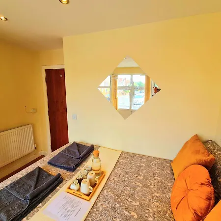 Full Flat-g Floor-private Kitchen/bathroom-parking