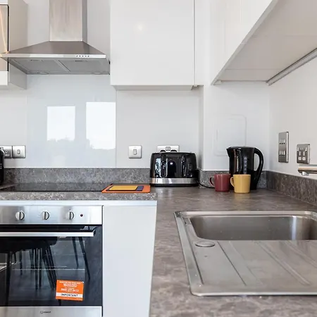 Lovely 1 Bedroom Apartment In Salford Manchester Manchester