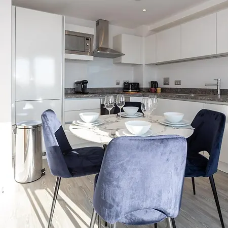Lovely 1 Bedroom Apartment In Salford Manchester