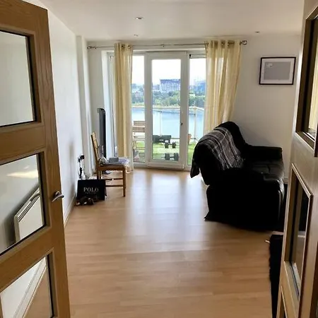 Huge 2 Bed, 2 Bathroom Appt With Free Parking * Manchester
