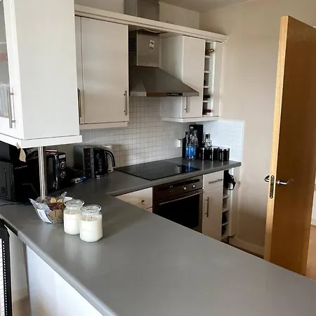 Lejlighed Huge 2 Bed, 2 Bathroom Appt With Free Parking *
