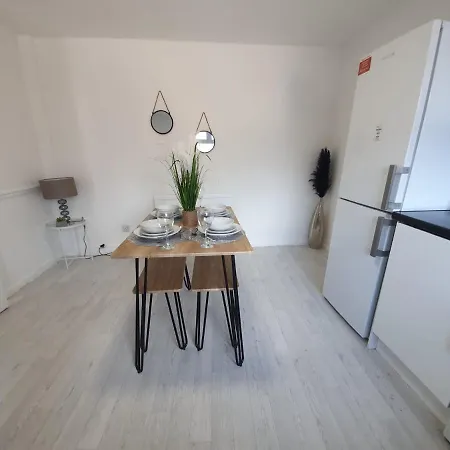 Bv Luxury Spacious 3 Bedroom House At Isaac Close