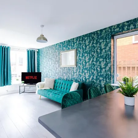 5 Bedroom House Hosted By Mcr Dens * Manchester