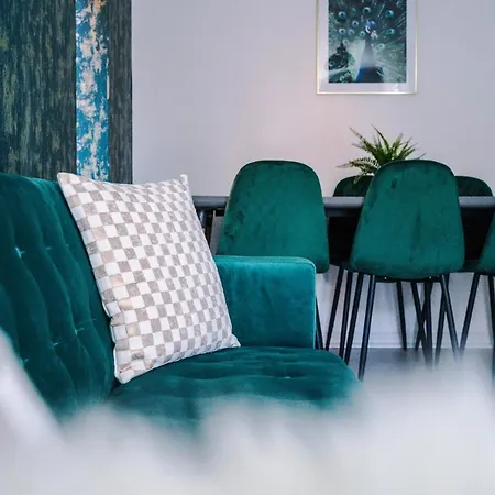 5 Bedroom House Hosted By Mcr Dens Holiday home