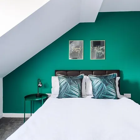 Holiday home 5 Bedroom House Hosted By Mcr Dens