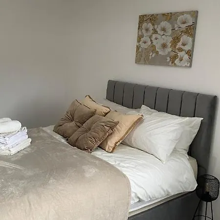 Holiday home Bv Luxury Spacious 3 Bedroom House At Isaac Close *