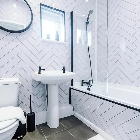 3 Bedroom House Hosted By Mcr Dens بيت للعطل *