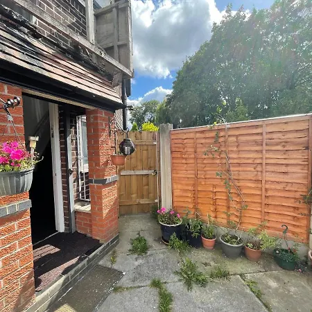 Private Studio Flat Great Location In Apartment