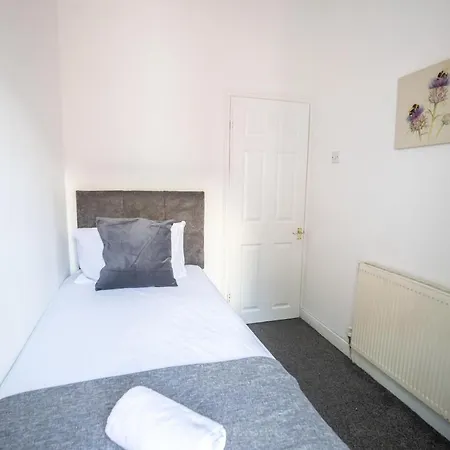 Apartment Rutland House 10 Mins From City Ctr 4-bedroom House *