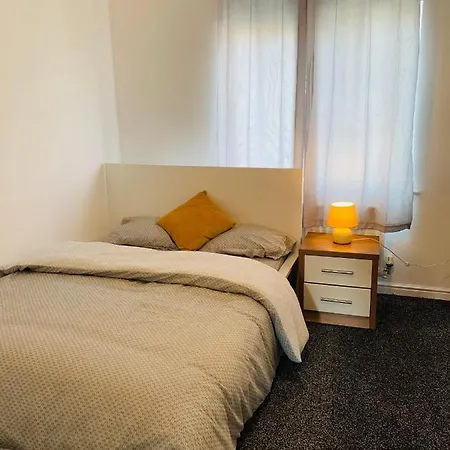 4 Bedroom House Near Centre マンチェスター