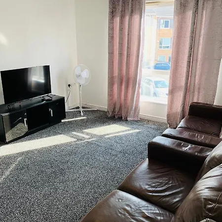 4 Bedroom House Near Centre 別荘