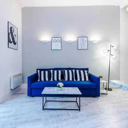 *new* Stylish & Modern Centre *