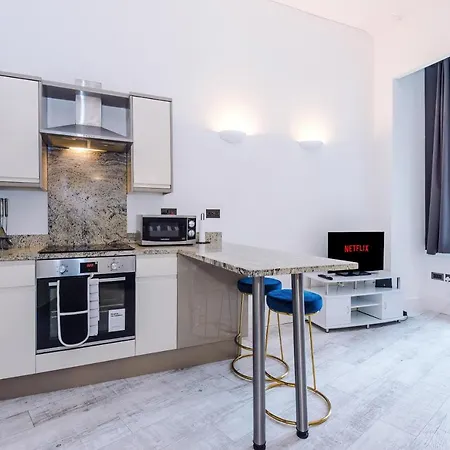 *new* Stylish & Modern Centre *