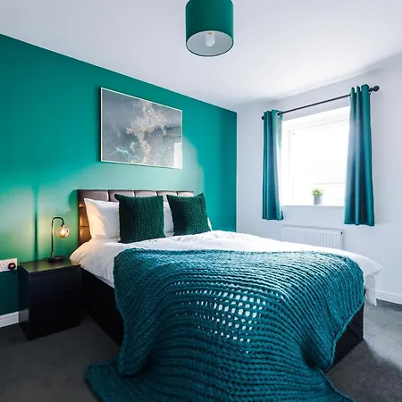Holiday home 5 Bedroom House Hosted By Mcr Dens