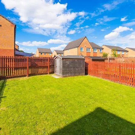 5 Bedroom House Hosted By Mcr Dens *