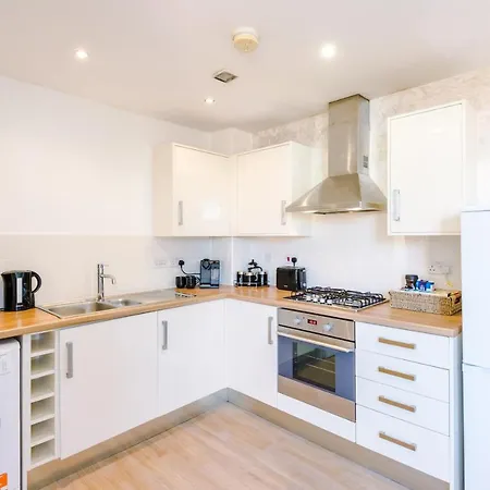 3 Bedroom Hosted By Mcr Dens