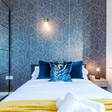 3 Bedroom Hosted By Mcr Dens * マンチェスター