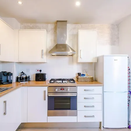 3 Bedroom Hosted By Mcr Dens *