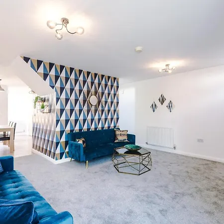 3 Bedroom Hosted By Mcr Dens Holiday home Manchester