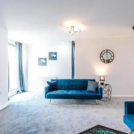 3 Bedroom Hosted By Mcr Dens