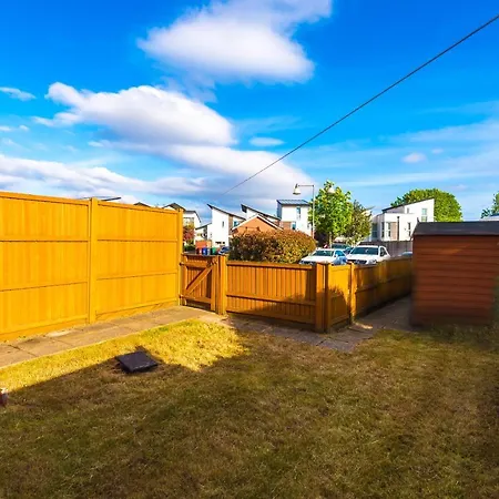 Holiday home 3 Bedroom Hosted By Mcr Dens *