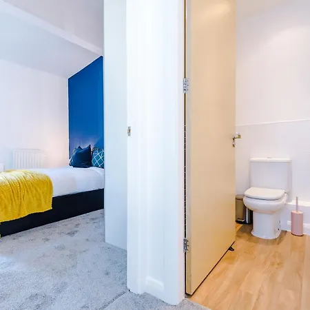 Holiday home 3 Bedroom Hosted By Mcr Dens Manchester