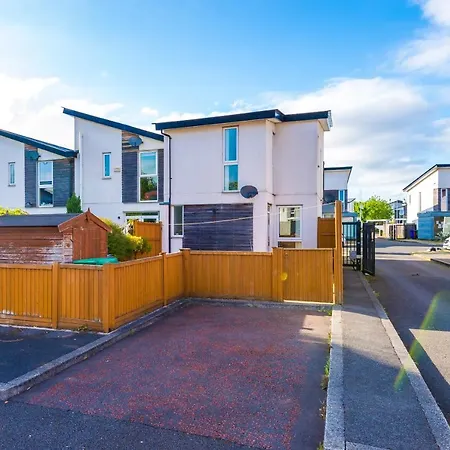 Holiday home 3 Bedroom Hosted By Mcr Dens