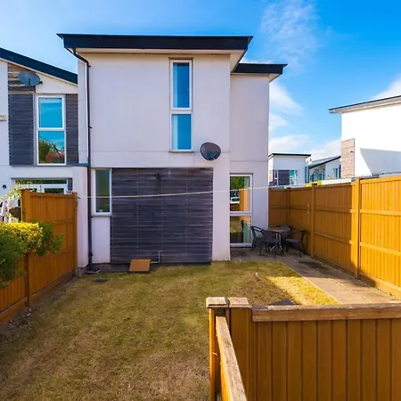 3 Bedroom Hosted By Mcr Dens Holiday home Manchester