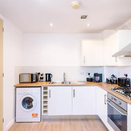 3 Bedroom Hosted By Mcr Dens