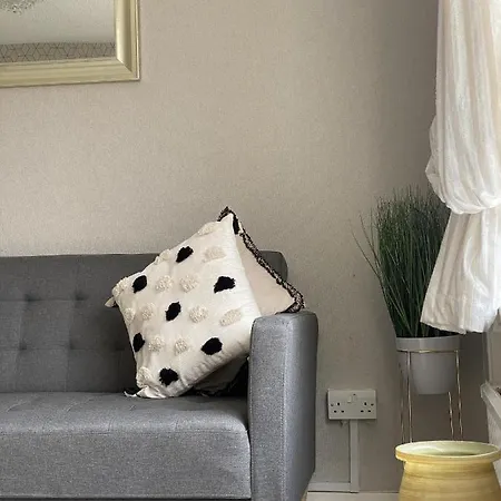 Bv Luxury Spacious 3 Bedroom House At Isaac Close * Manchester
