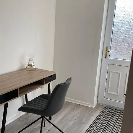 Bv Luxury Spacious 3 Bedroom House At Isaac Close *