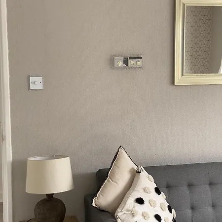Bv Luxury Spacious 3 Bedroom House At Isaac Close