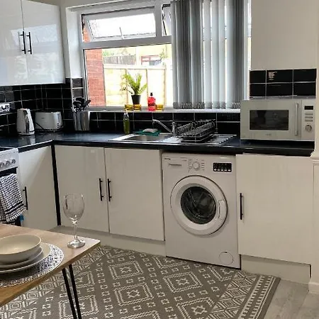 Bv Luxury Spacious 3 Bedroom House At Isaac Close *