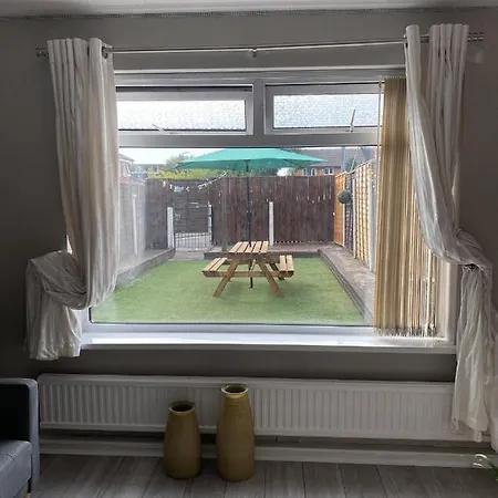 Bv Luxury Spacious 3 Bedroom House At Isaac Close Manchester