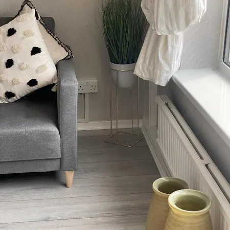 Bv Luxury Spacious 3 Bedroom House At Isaac Close *