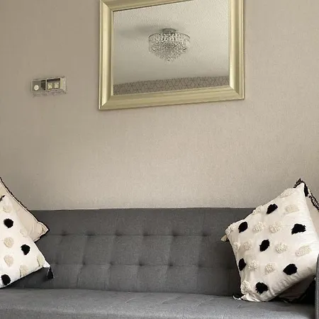 Bv Luxury Spacious 3 Bedroom House At Isaac Close