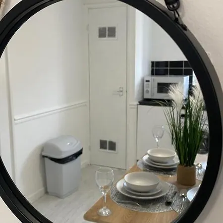 Bv Luxury Spacious 3 Bedroom House At Isaac Close *