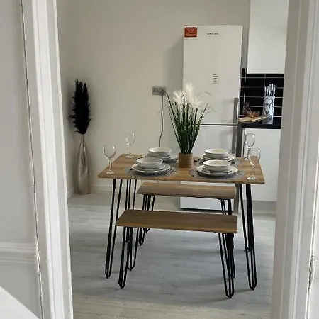 Bv Luxury Spacious 3 Bedroom House At Isaac Close *