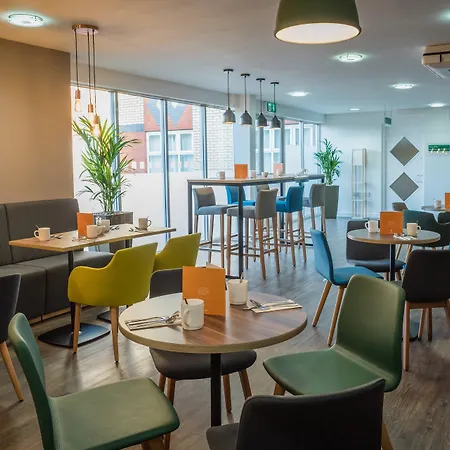 Holiday Manchester West By Ihg 3*