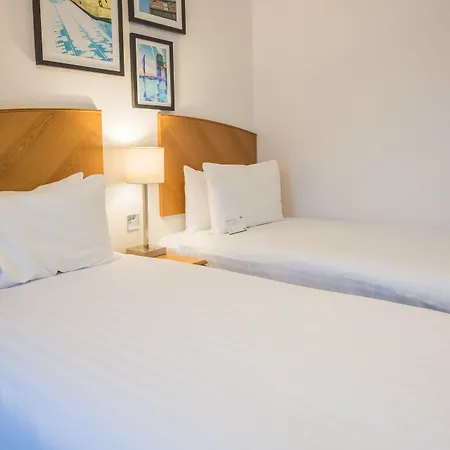 Holiday Manchester West By Ihg Hotel 3*
