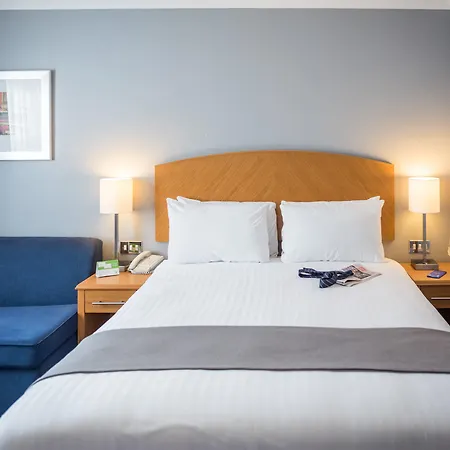 Hotel Holiday Manchester West By Ihg