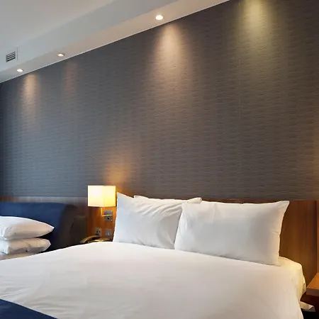 Express Centre By Ihg Hotel 3*