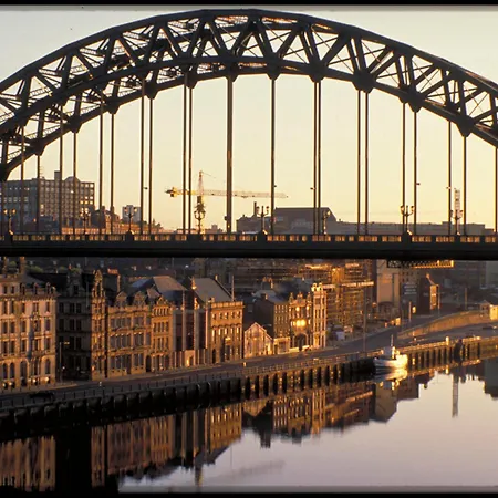 Ibis Centre 96 Portland Street 3*
