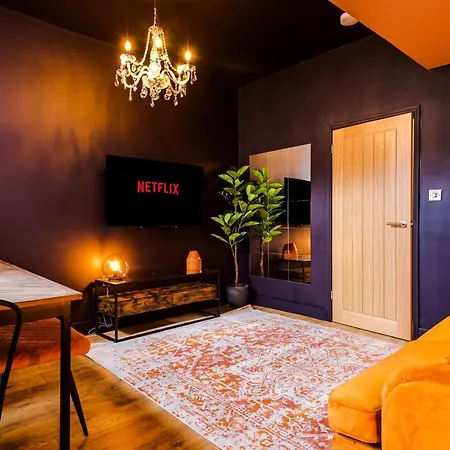 Four Bedroom Urban Hosted By Mcr Dens Holiday home Manchester