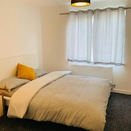 4 Bedroom House Near Centre マンチェスター