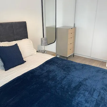 Free Parking 1 Bed Luxury Apartment, King Size Bed Apartment Manchester